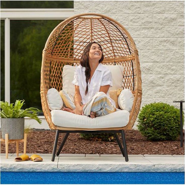 egg chair