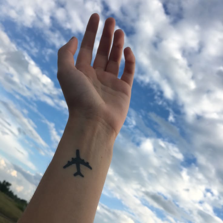 hand tattoos for men